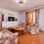 Cozy Apartment In Pula With House Sea View *