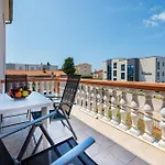 Cozy Apartment In Pula With House Sea View Holiday home Pula