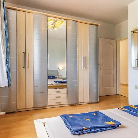 Gorgeous Apartment In Pula With House Sea View *