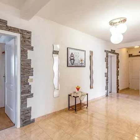 Gorgeous Apartment In Pula With House Sea View Pula