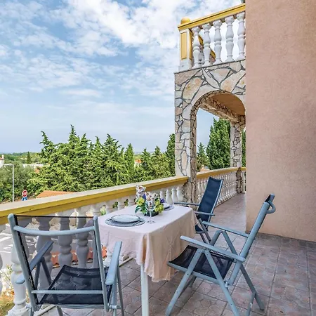Gorgeous Apartment In Pula With House Sea View Holiday home Pula