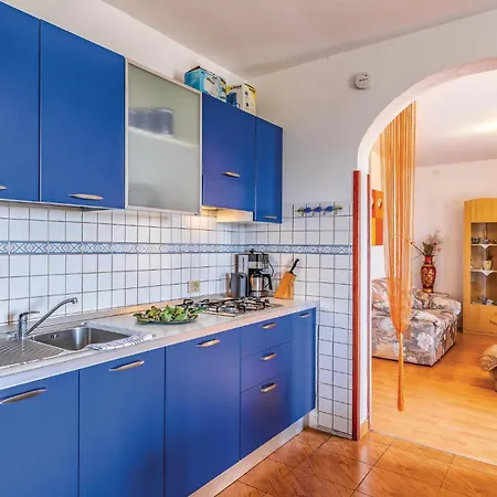 Gorgeous Apartment In Pula With House Sea View