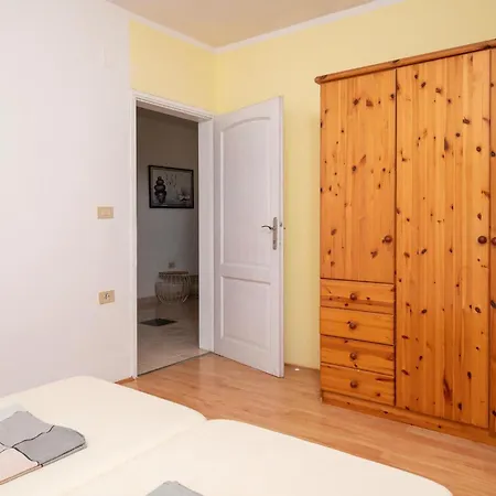 4 Bedroom Lovely In 度假居