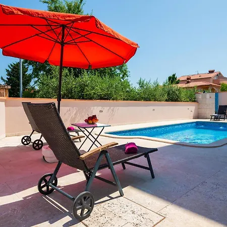 4 Bedroom Lovely In Nyaraló Póla