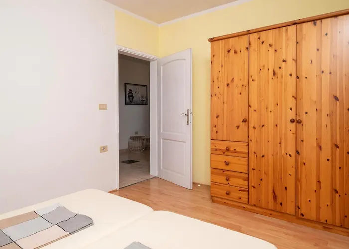 4 Bedroom Lovely Apartment In Pula Ferienhaus