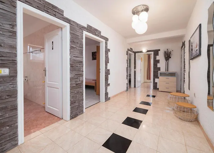 4 Bedroom Lovely Apartment In Pula Ferienhaus