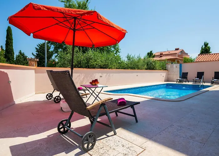 4 Bedroom Lovely Apartment In Pula Ferienhaus Pula