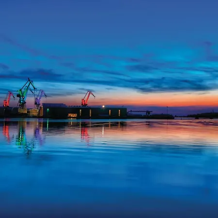 4 Bedroom Lovely In بيت للعطل بولا