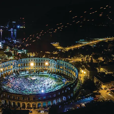 4 Bedroom Lovely In *