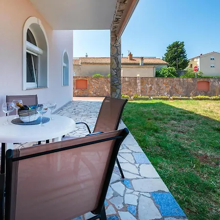 بيت للعطل 4 Bedroom Lovely In