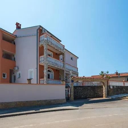 펜션 4 Bedroom Lovely In *