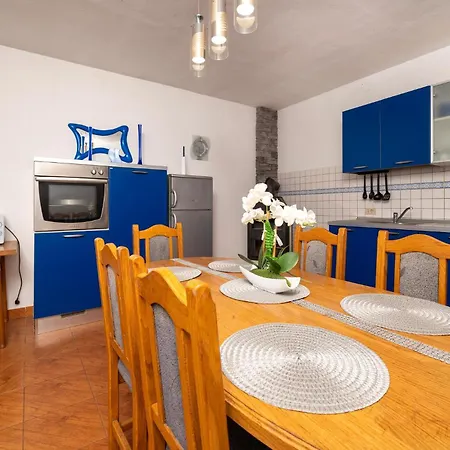 بيت للعطل 4 Bedroom Lovely In *