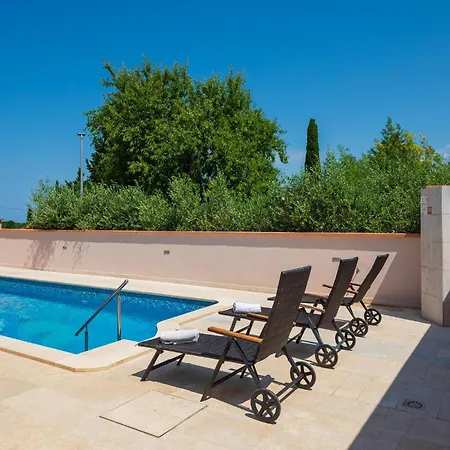 بيت للعطل 4 Bedroom Lovely In