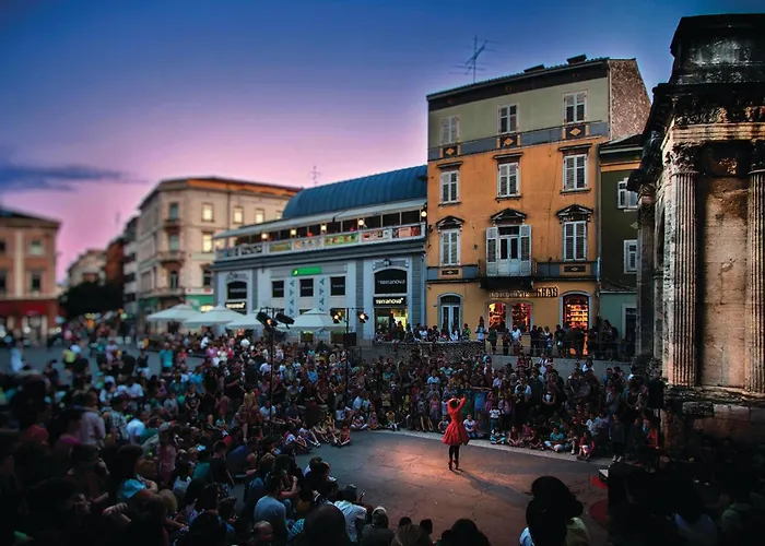 4 Bedroom Lovely In Pula