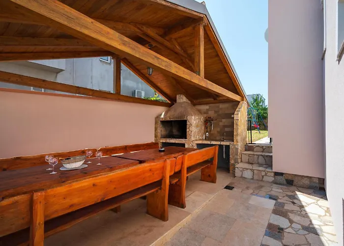 Vakantiehuis 4 Bedroom Lovely In Pula