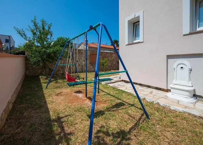 4 Bedroom Lovely In Pula