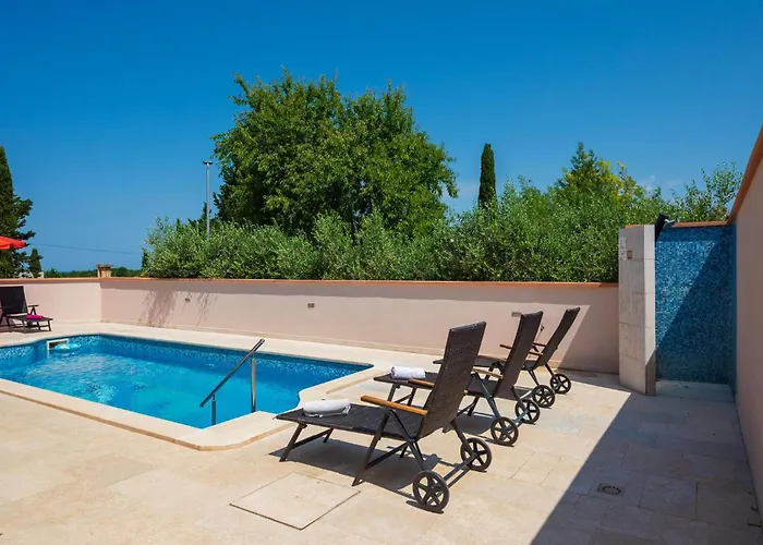 Сasa de vacaciones 4 Bedroom Lovely In