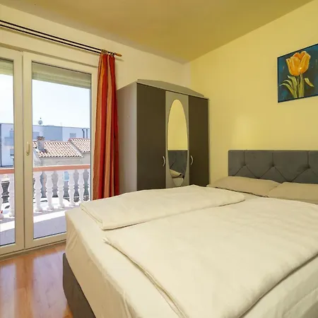 Будинок відпочинку 4 Bedroom Lovely In *