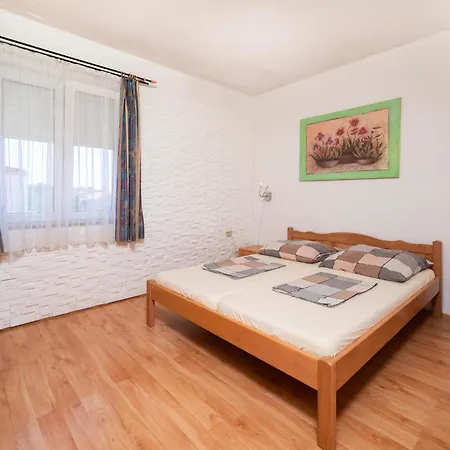 4 Bedroom Lovely In Будинок відпочинку *