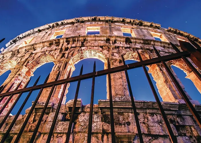 4 Bedroom Lovely Apartment In Pula