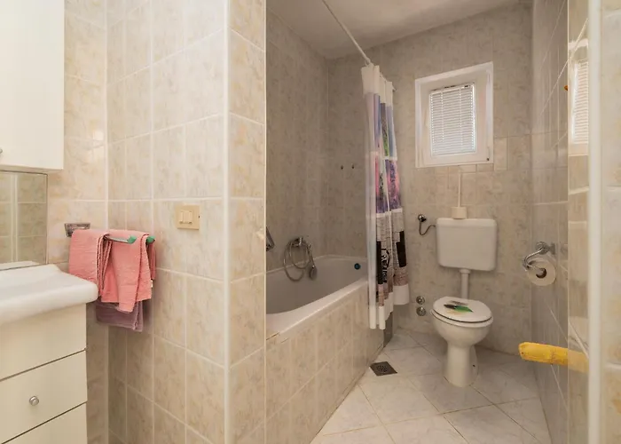 4 Bedroom Lovely Apartment In Pula Ferienhaus *