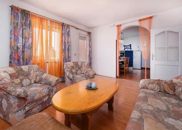 4 Bedroom Lovely Apartment In Pula Ferienhaus *