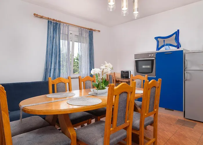4 Bedroom Lovely Apartment In Pula * Pula