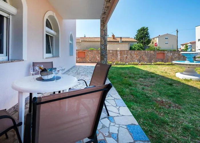 Ferienhaus 4 Bedroom Lovely Apartment In Pula