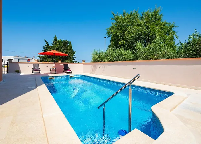 4 Bedroom Lovely Apartment In Pula Ferienhaus *