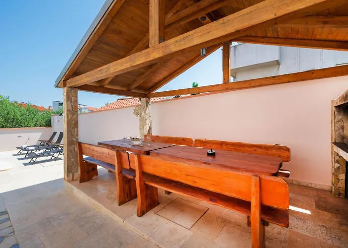 4 Bedroom Lovely Apartment In Pula * Pula