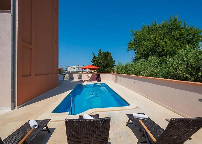 4 Bedroom Lovely Apartment In Pula Pula